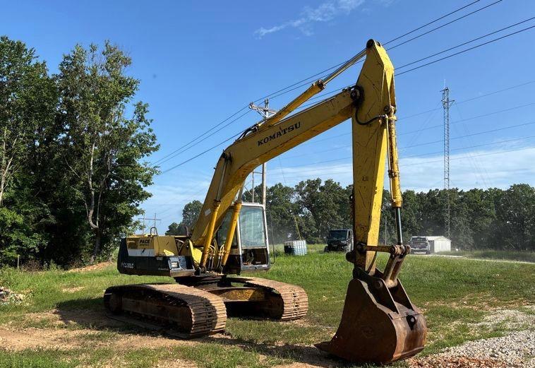 KOMATSU PC 200 EXCAVATOR - View 1