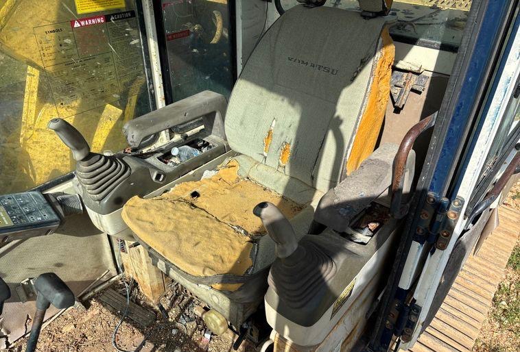 KOMATSU PC 200 EXCAVATOR - View 12