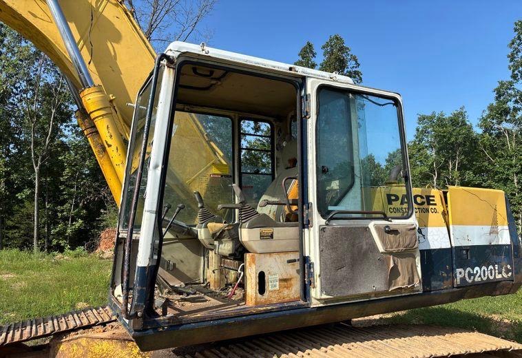 KOMATSU PC 200 EXCAVATOR - View 15