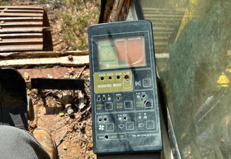 KOMATSU PC 200 EXCAVATOR - View 16