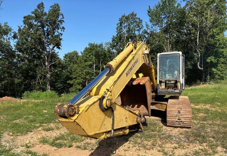 KOMATSU PC 200 EXCAVATOR - View 2