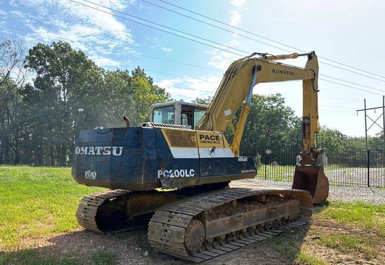 KOMATSU PC 200 EXCAVATOR - View 4