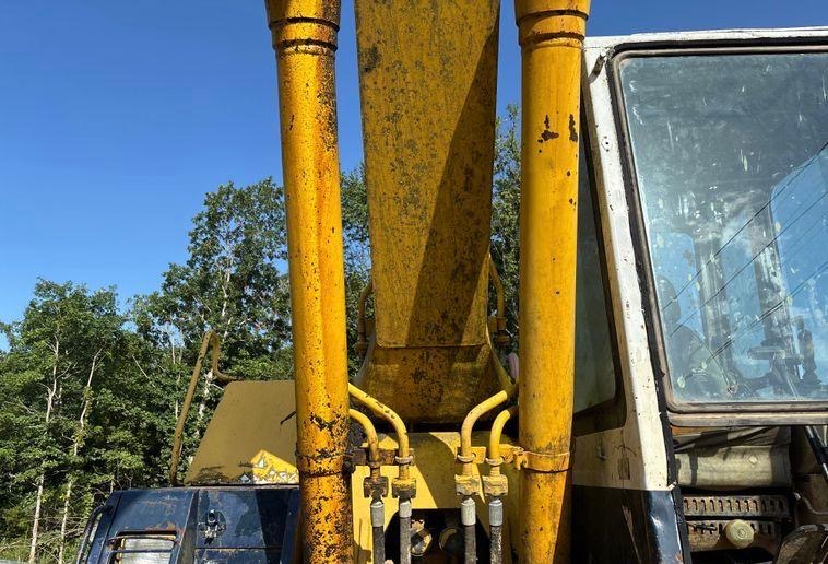 KOMATSU PC 200 EXCAVATOR - View 6