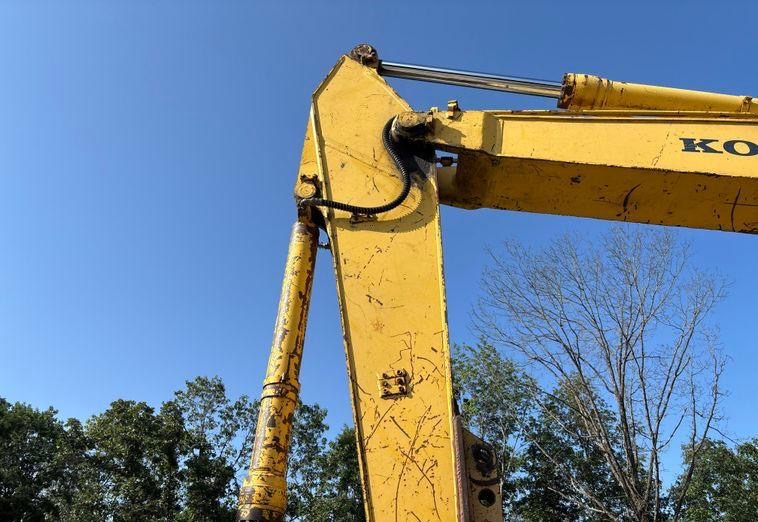 KOMATSU PC 200 EXCAVATOR - View 7