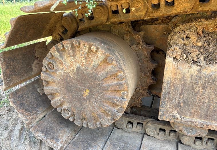 KOMATSU PC 200 EXCAVATOR - View 10