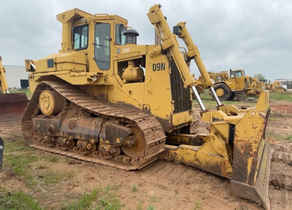 1990 CATERPILLAR D9N DOZER with ripper - View 2